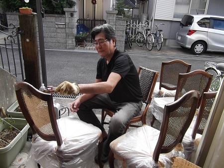 マルニの椅子＞の籐張り直し修理集中。合計1４台修理完成 籐家具